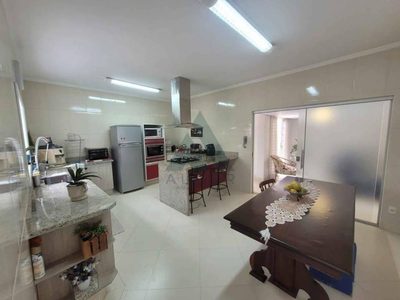 Casa, 3 quartos, 230 m² - Foto 2