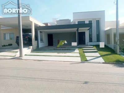 Casa, 5 quartos, 168 m² - Foto 1