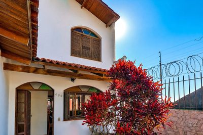 Casa, 4 quartos, 248 m² - Foto 1