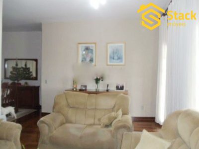 Casa, 3 quartos, 289 m² - Foto 1