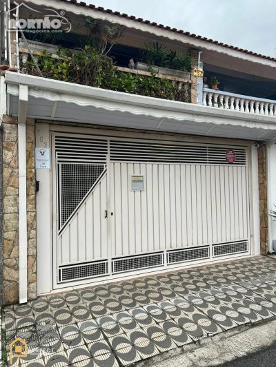 Casa, 5 quartos, 230 m² - Foto 1