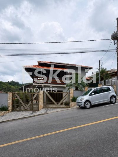 Casa, 4 quartos, 205 m² - Foto 1