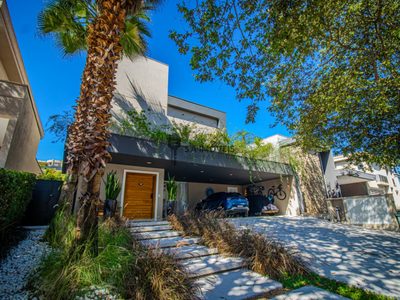 Casa, 4 quartos, 384 m² - Foto 1
