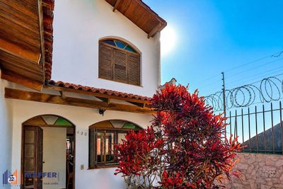 Casa, 4 quartos, 248 m² - Foto 1