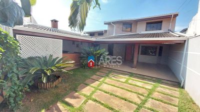 Casa, 4 quartos, 260 m² - Foto 1