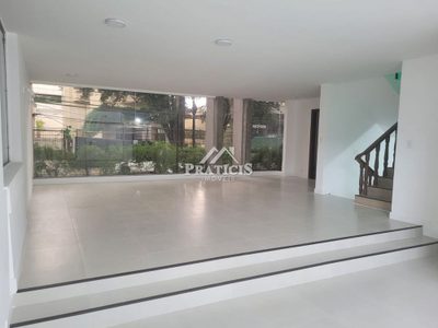 Casa, 4 quartos, 330 m² - Foto 1
