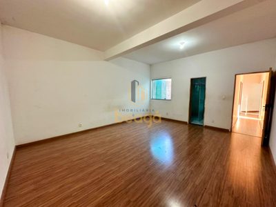 Casa, 6 quartos, 220 m² - Foto 2