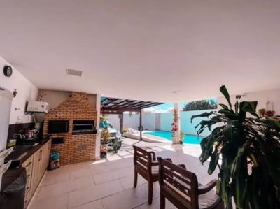 Casa, 4 quartos, 230 m² - Foto 1