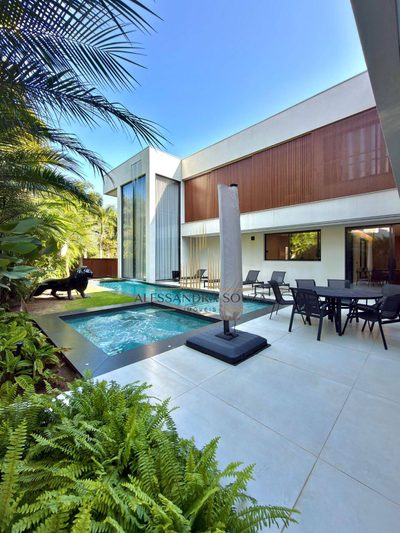 Casa, 5 quartos, 961 m² - Foto 1