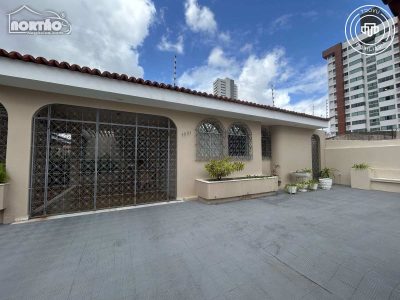 Casa, 6 quartos, 227 m² - Foto 2