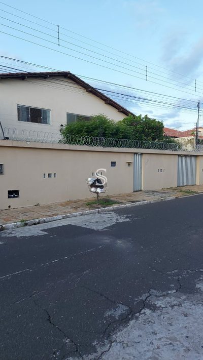 Casa, 3 quartos, 256 m² - Foto 1
