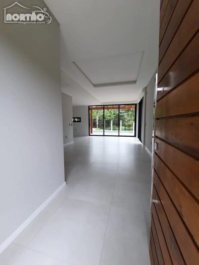 Casa, 3 quartos, 258 m² - Foto 2