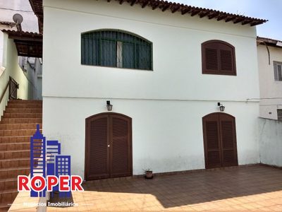 Casa, 3 quartos, 236 m² - Foto 1