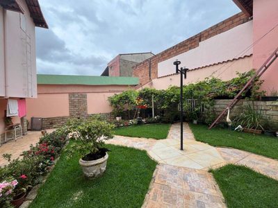Casa, 4 quartos, 337 m² - Foto 1