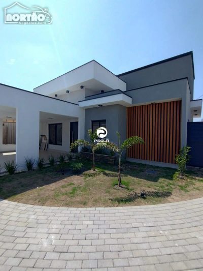 Casa, 4 quartos, 215 m² - Foto 1