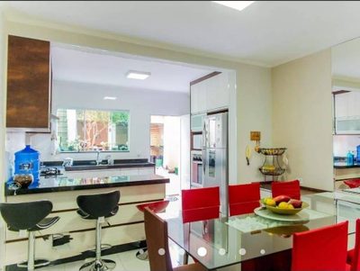 Sobrado, 4 quartos, 256 m² - Foto 1