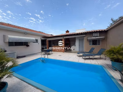 Casa, 3 quartos, 239 m² - Foto 1