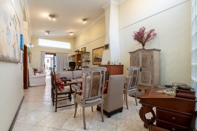Casa, 2 quartos, 230 m² - Foto 1