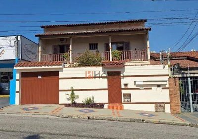 Sobrado, 3 quartos, 402 m² - Foto 1