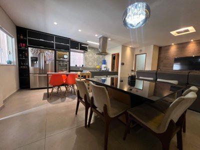 Sobrado, 3 quartos, 196 m² - Foto 1