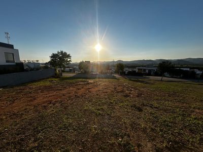 Loteamento e Condomínio, 600 m² - Foto 1
