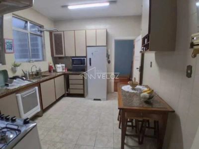 Apartamento, 3 quartos, 216 m² - Foto 1
