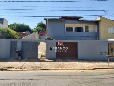 Casa, 6 quartos, 300 m² - Foto 1