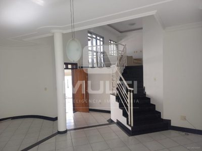 Casa, 4 quartos, 239 m² - Foto 1