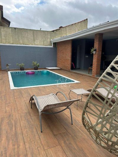 Casa, 4 quartos, 244 m² - Foto 1