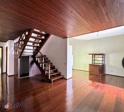Casa, 3 quartos, 286 m² - Foto 1
