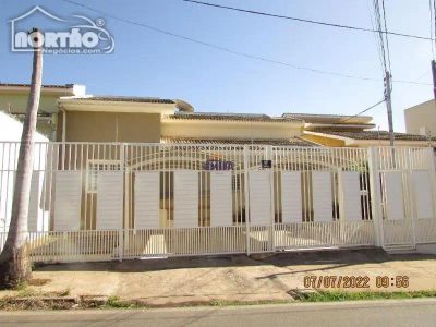Casa, 3 quartos, 266 m² - Foto 1
