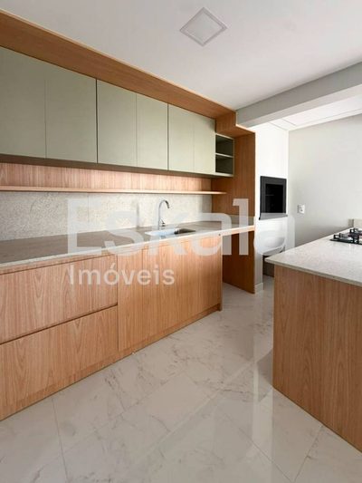 Apartamento, 3 quartos, 242 m² - Foto 1