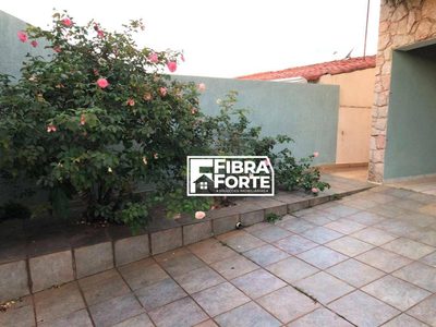 Casa, 3 quartos, 251 m² - Foto 2