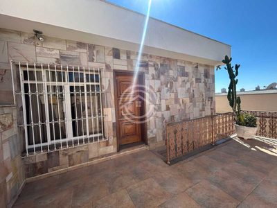 Casa, 4 quartos, 243 m² - Foto 1