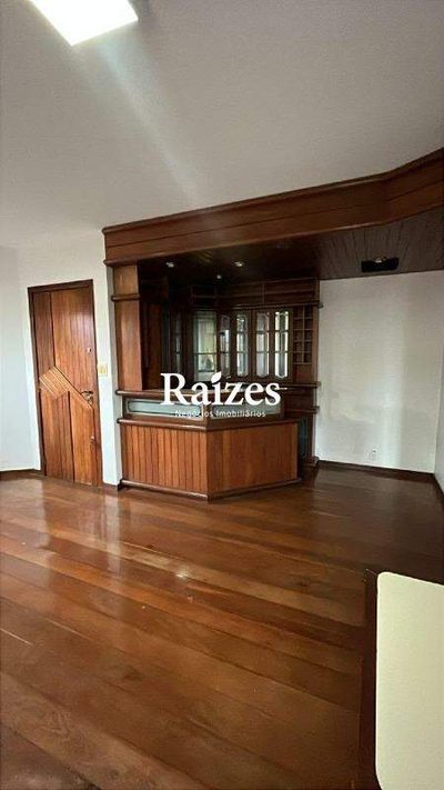 Casa, 4 quartos, 242 m² - Foto 2