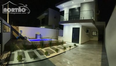 Casa, 4 quartos, 153 m² - Foto 1