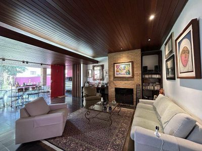 Casa, 3 quartos, 228 m² - Foto 1