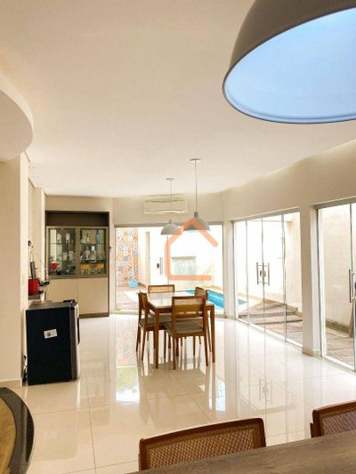 Casa, 3 quartos, 202 m² - Foto 1