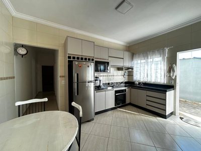 Casa, 3 quartos, 138 m² - Foto 1