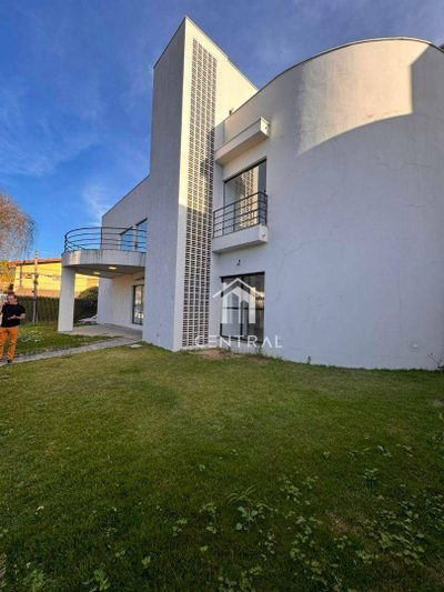 Sobrado, 13 quartos, 320 m² - Foto 1