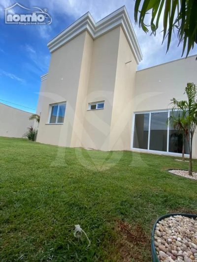 Casa, 3 quartos, 131 m² - Foto 2