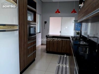 Casa, 3 quartos, 220 m² - Foto 1