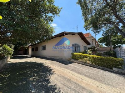 Casa, 3 quartos, 221 m² - Foto 1