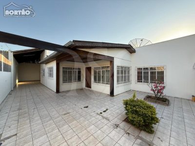 Casa, 5 quartos, 240 m² - Foto 1