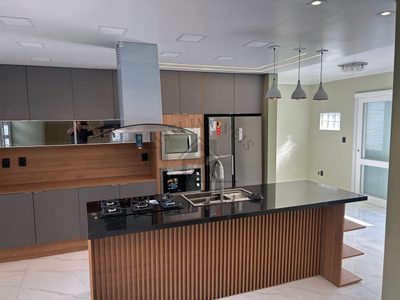 Casa, 3 quartos, 224 m² - Foto 1