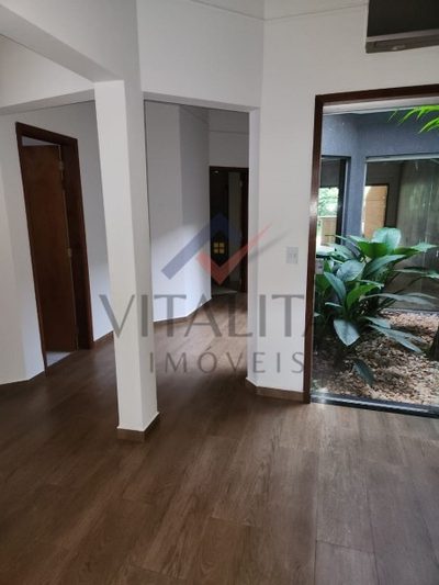 Casa, 4 quartos, 220 m² - Foto 1