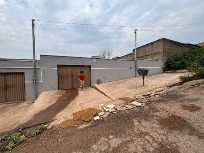 Casa, 2 quartos, 180 m² - Foto 1