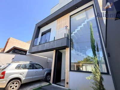 Casa, 3 quartos, 232 m² - Foto 1