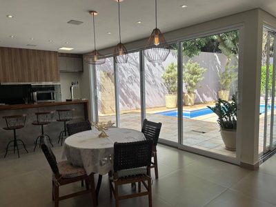 Casa, 5 quartos, 325 m² - Foto 1