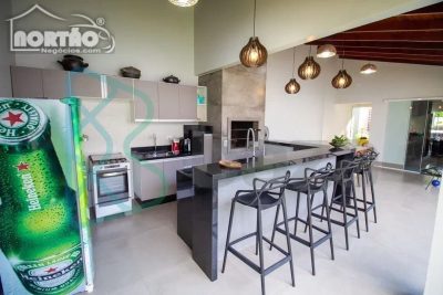 Casa, 4 quartos, 239 m² - Foto 1